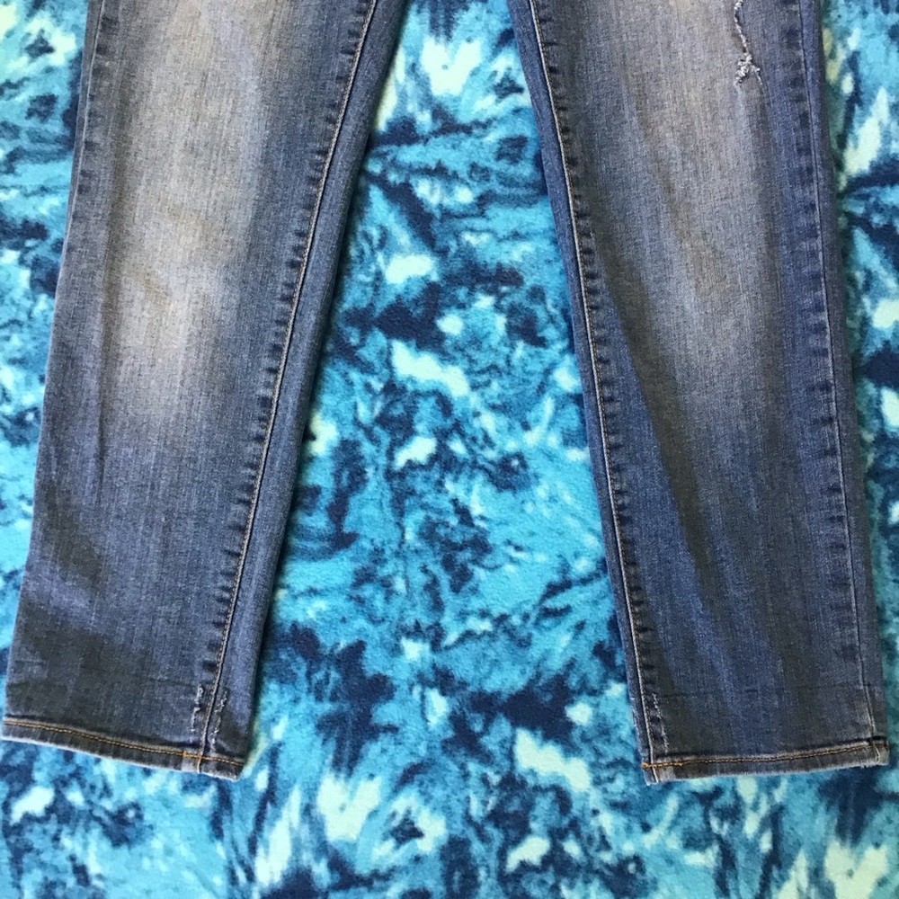 Just Black - Distressed, Mid Rise Ankle Jeans - Picture 3 of 8